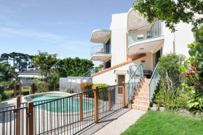 Highwater Haven - Ocean View Apartment. 300m to Beach. Pet Friendly
